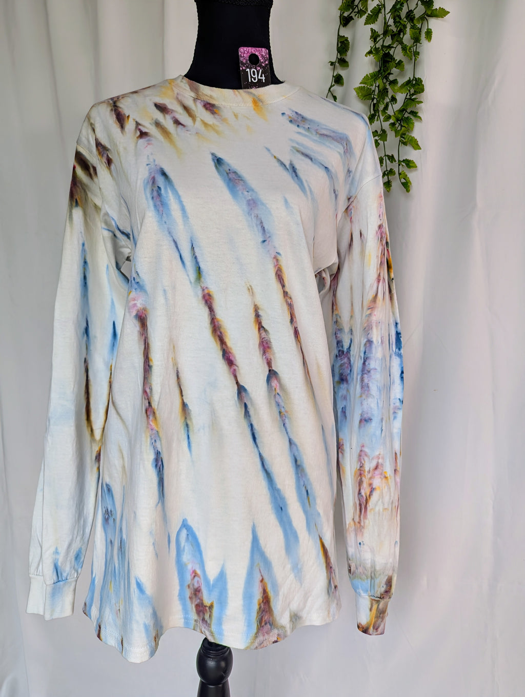 MEDIUM long sleeve tee 194