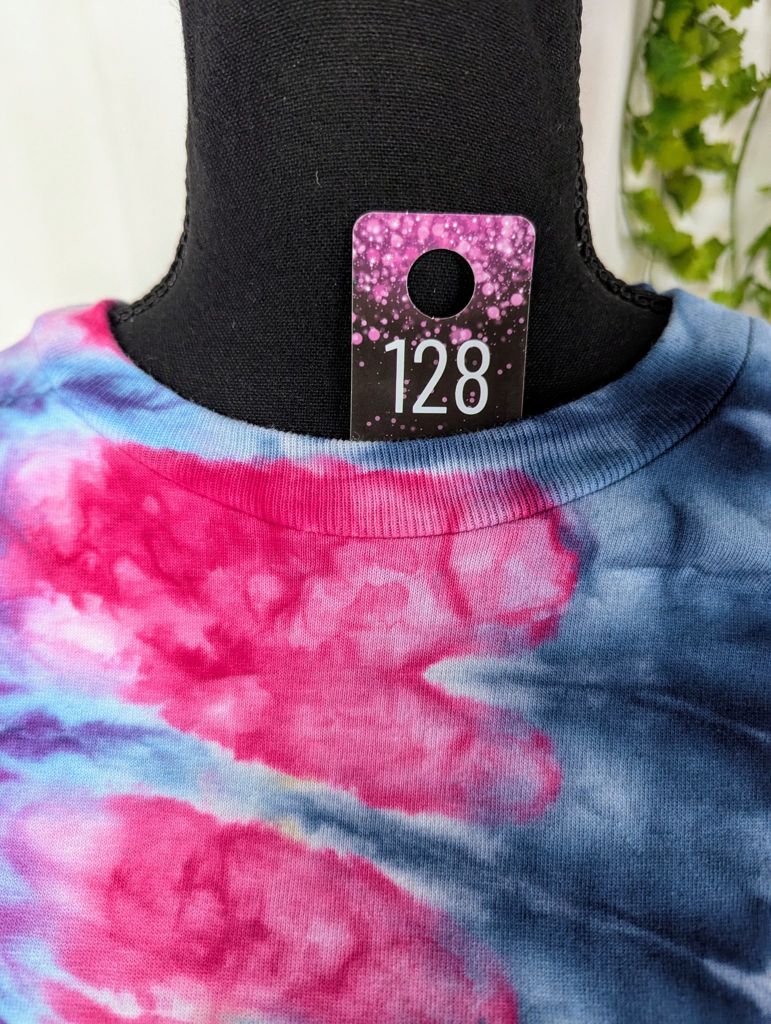LARGE long sleeve tee 128
