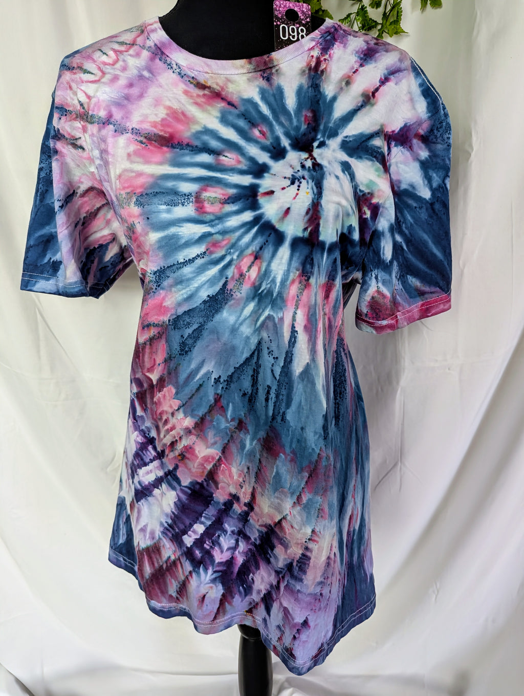MEDIUM t-shirt 098
