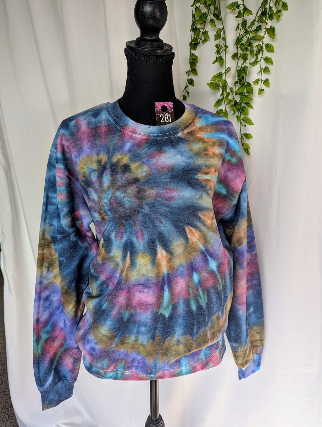 SMALL crew neck sweatshirt 281