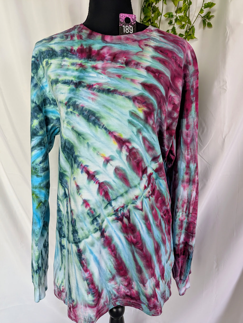 MEDIUM long sleeve tee 189