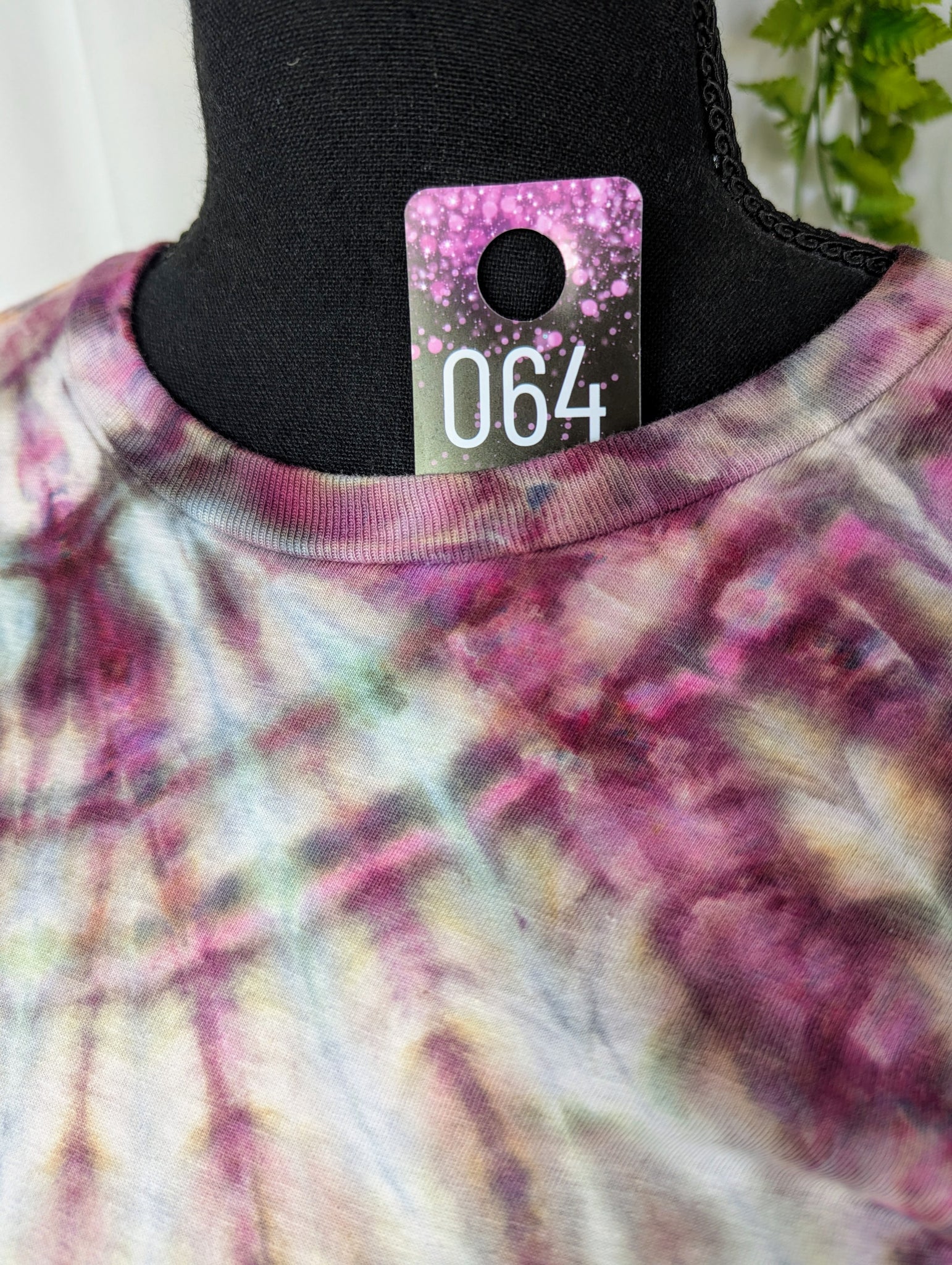 MEDIUM t-shirt 064