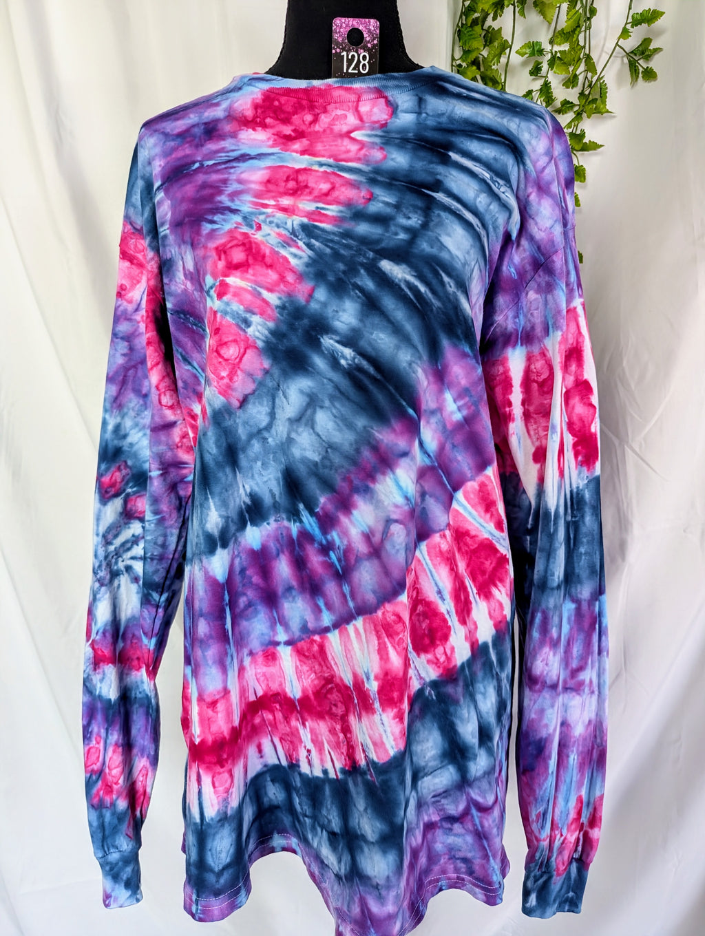 LARGE long sleeve tee 128